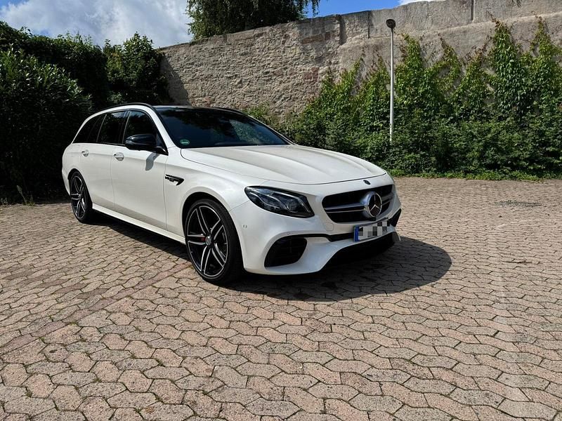 Weiß Gebraucht 2019 Mercedes E63S AMG AMG Kombi | 60.900 € (Etwas zu teuer) - Bild 1/4
