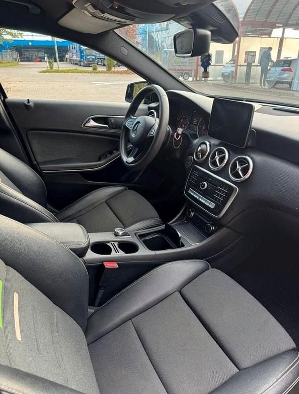 Gebraucht Mercedes A200 136 PS (100 kW) 2017 Schwarz Limousine
