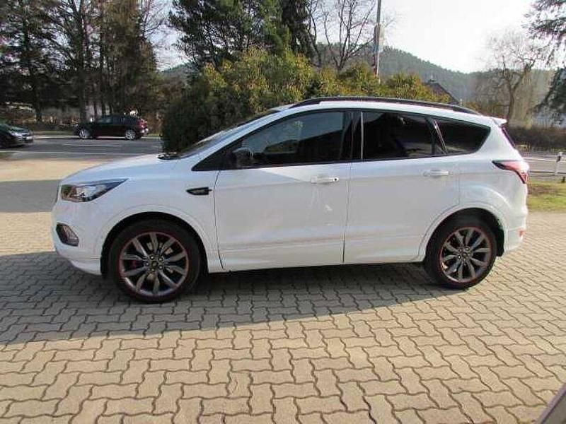 Gebraucht Ford Kuga ST-Line 150 PS (110 kW) 2019 Frostweiß SUV