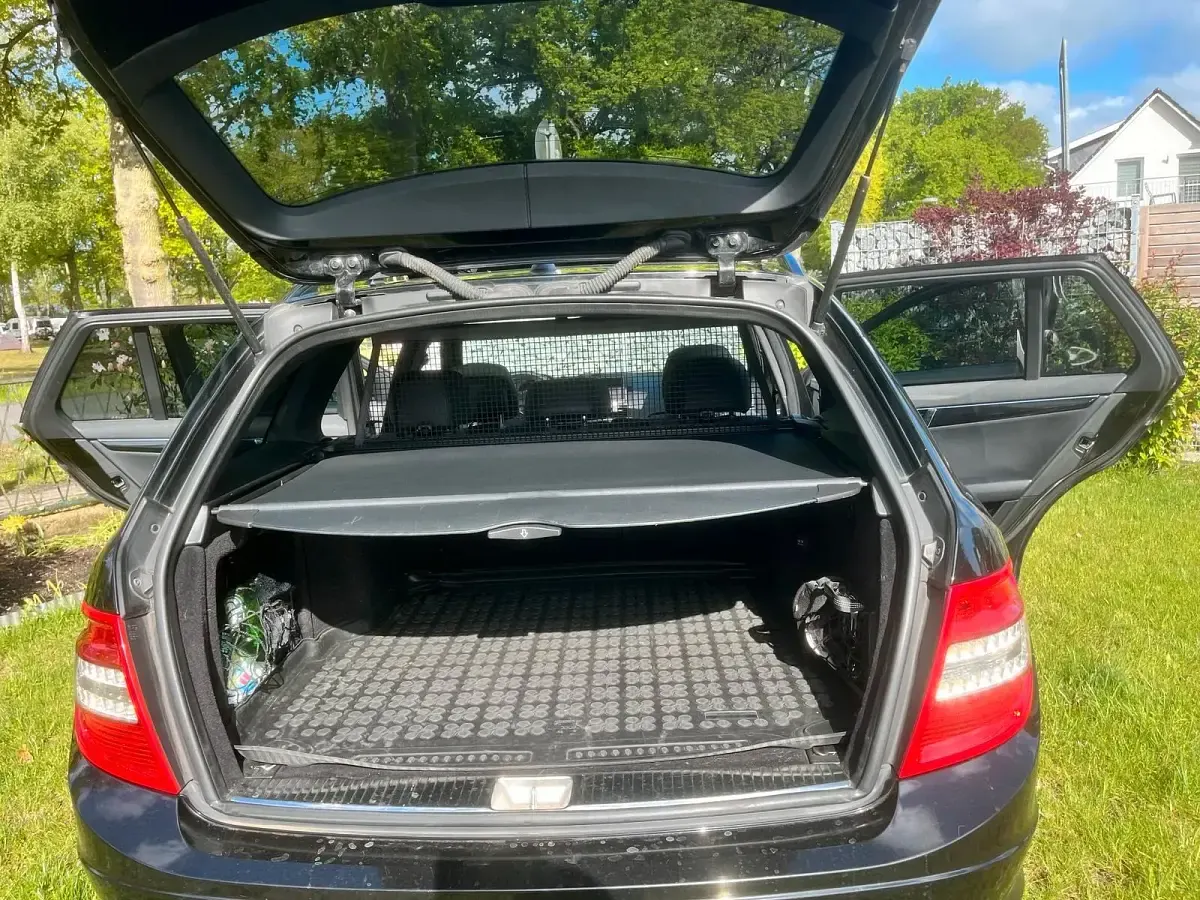 Używany Mercedes C280 231 KM (169 kW) 2008 Czarny Kombi