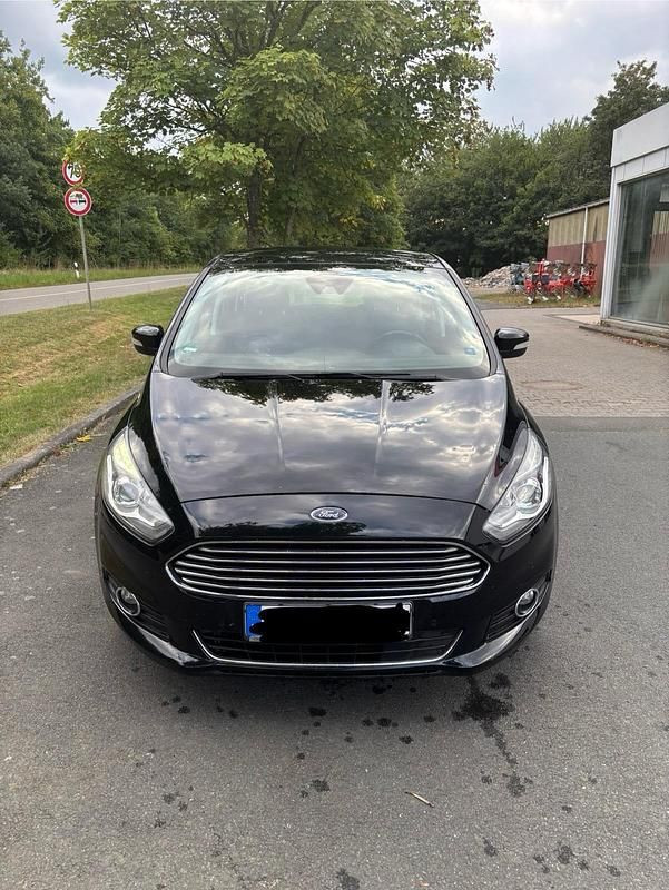 Schwarz Gebraucht 2017 Ford S-MAX S Van / Kleinbus | 12.000 € (Fairer Preis) - Bild 1/4