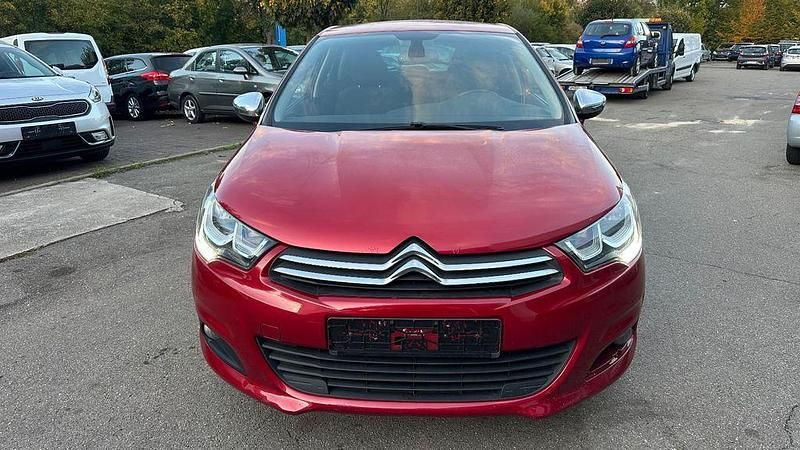 Rot Gebraucht 2015 Citroën C4 SELECTION Limousine | 3.900 € (Guter Preis) - Bild 1/4