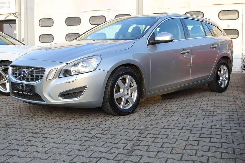 Gebraucht Volvo V60 Ocean Race 114 PS (83 kW) 2012 Electric silver / metallic Kombi