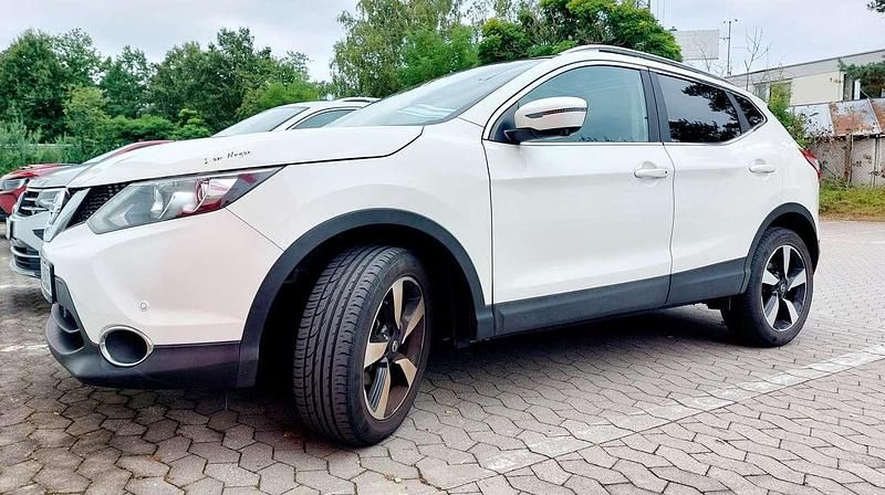 Weiß Gebraucht 2017 Nissan Qashqai N-Connecta SUV | 15.599 € (Etwas zu teuer) - Bild 1/4
