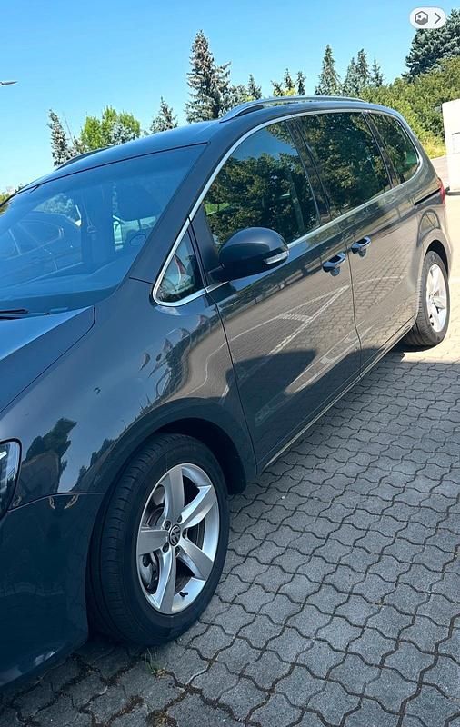 Grau Gebraucht 2011 VW Sharan Van / Kleinbus | 8.999 € (Fairer Preis) - Bild 1/4