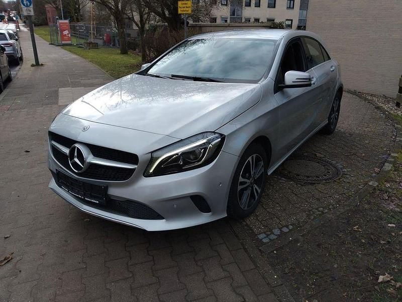 Gebraucht Mercedes A180 Edition 109 PS (80 kW) 2018 Silber Limousine