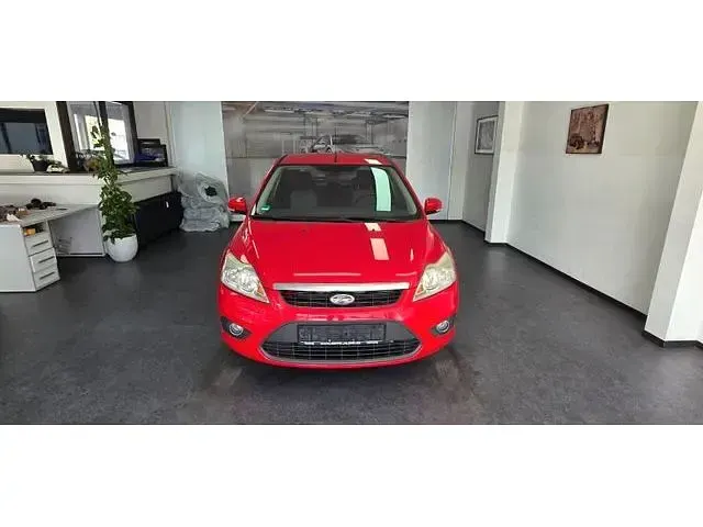 Gebraucht Ford Focus 101 PS (74 kW) 2011 Rot Limousine