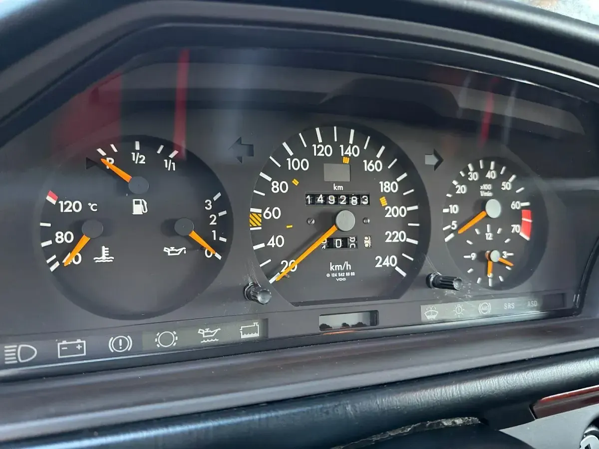 Gebraucht Mercedes 220 150 PS (110 kW) 1994 Grau Kombi