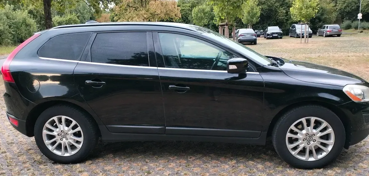 Gebraucht Volvo XC60 Momentum 163 PS (119 kW) 2010 Schwarz SUV
