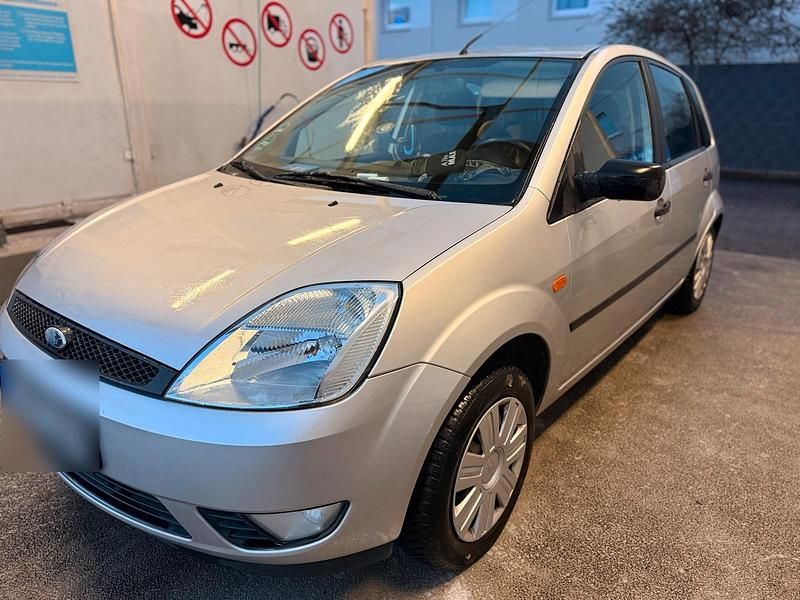 Gebraucht Ford Fiesta 80 PS (58 kW) 2003 Silber Kleinwagen