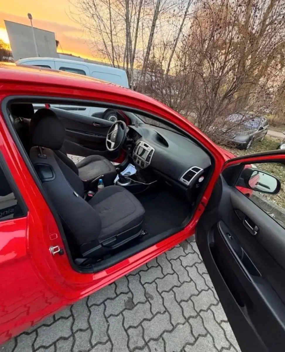 Gebraucht Hyundai i20 78 PS (57 kW) 2009 Rot Kleinwagen