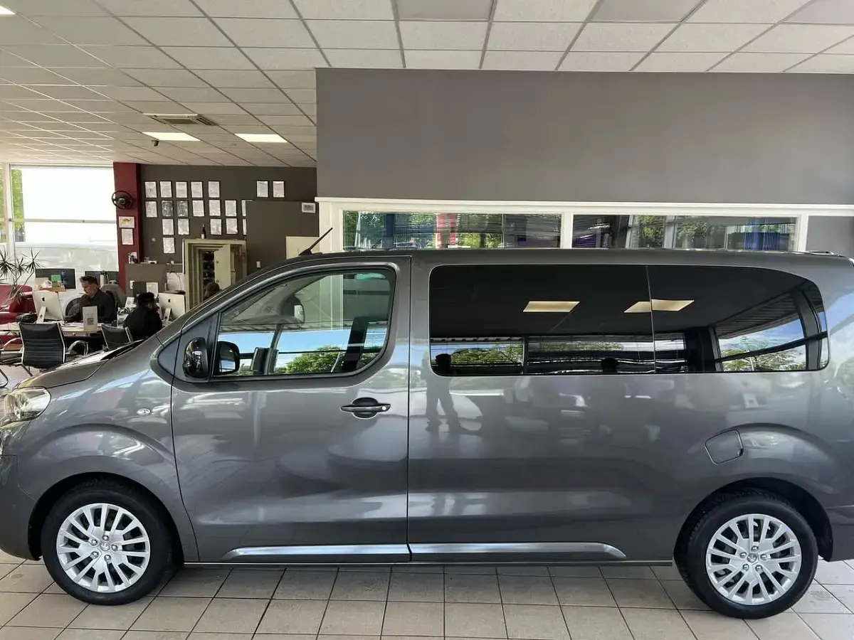 Gebraucht Peugeot Traveller 120 PS (88 kW) 2022 Grau Van / Kleinbus