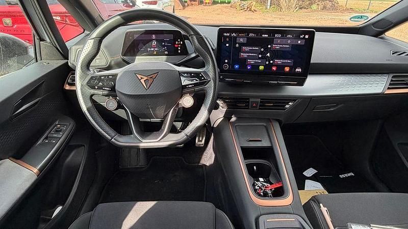 Gebraucht Cupra Born 169 kW (231 PS) 2023 Geysirsilber Kleinwagen