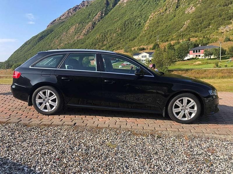 Schwarz Gebraucht 2012 Audi A4 Sport Kombi | 7.999 € (Fairer Preis) - Bild 1/4