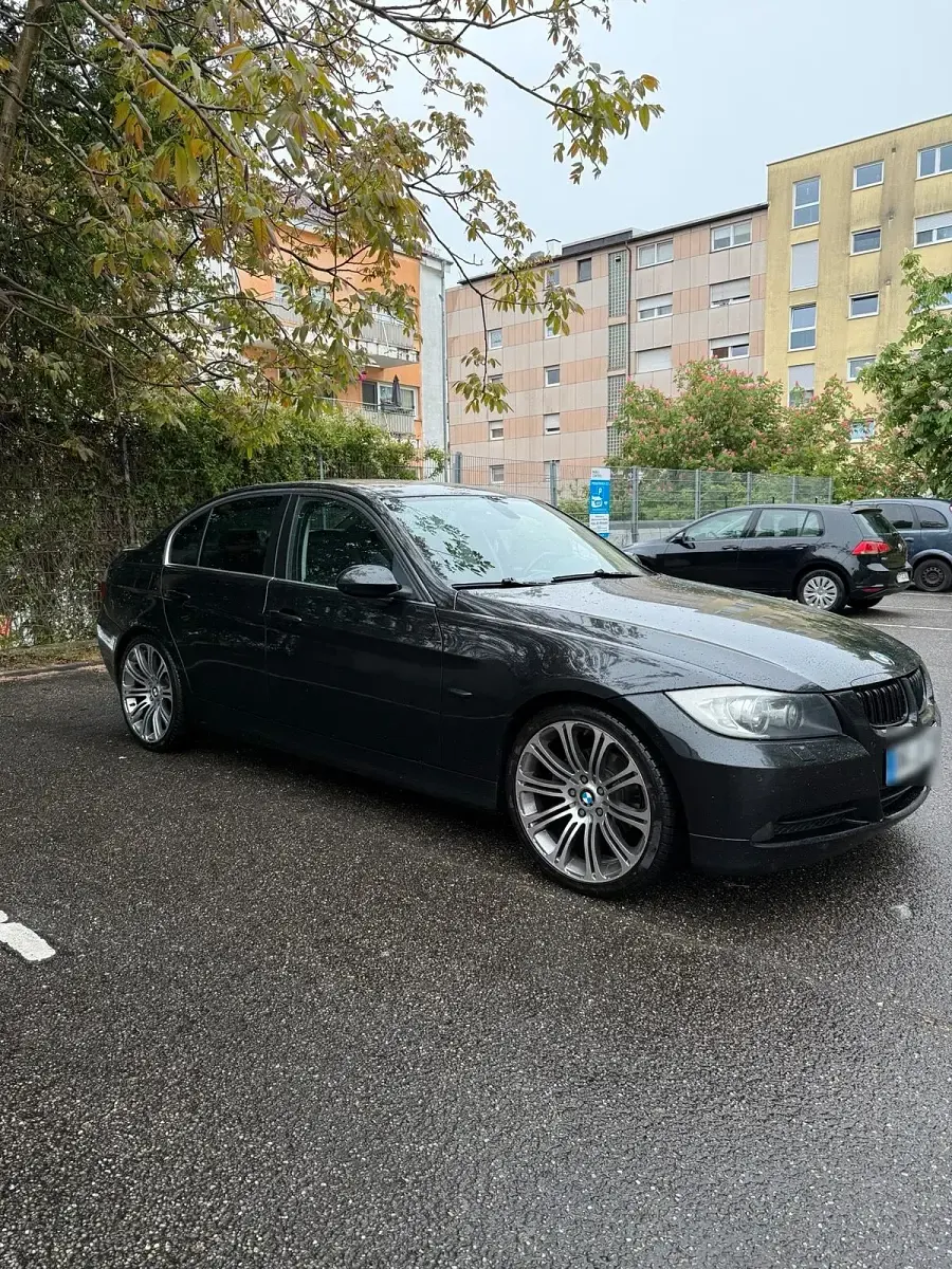 Gebraucht BMW 325 Basis 218 PS (160 kW) 2006 Schwarz Limousine