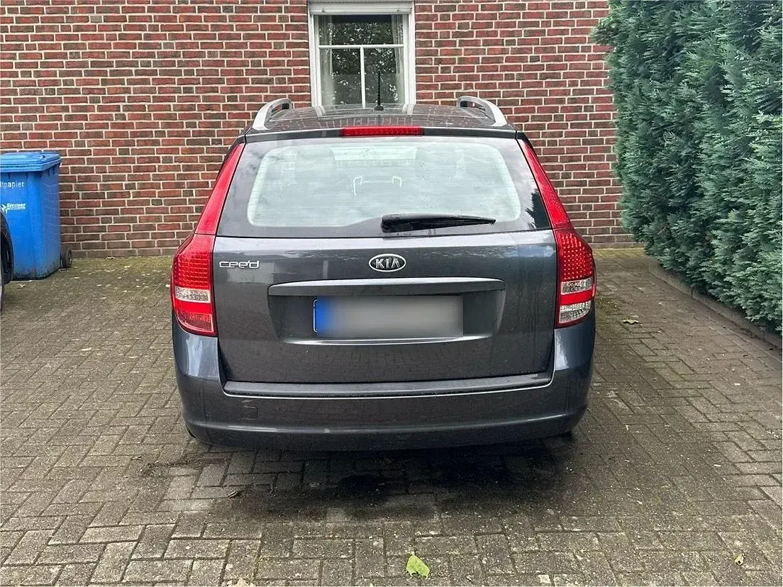 Gebraucht Kia Ceed 90 PS (66 kW) 2011 Grau Kleinwagen