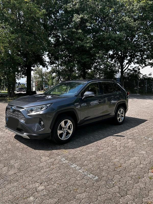 Grau Gebraucht 2021 Toyota RAV4 Hybrid SUV | 29.999 € (Fairer Preis) - Bild 1/4