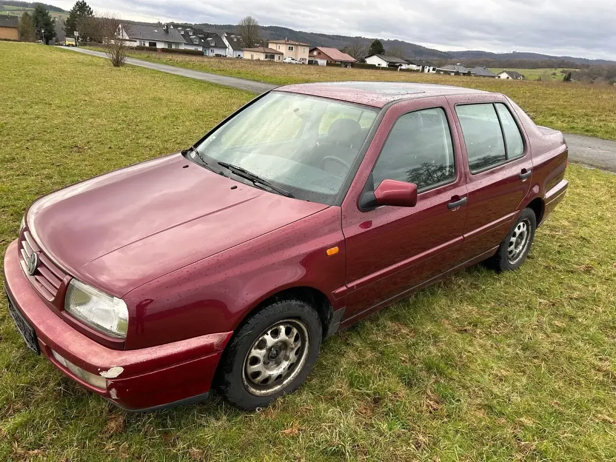 Gebraucht VW Vento 75 PS (55 kW) 1995 Rot Limousine