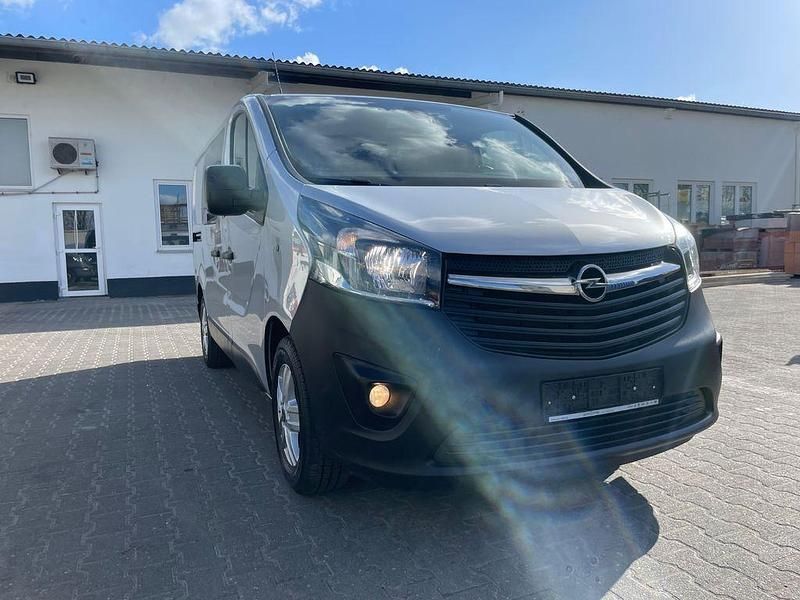 Gebraucht Opel Vivaro 145 PS (106 kW) 2019 Silber Van / Kleinbus