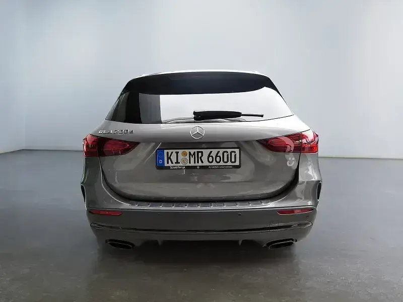 Gebraucht Mercedes GLA200 AMG 150 PS (110 kW) 2026 Schwarz SUV
