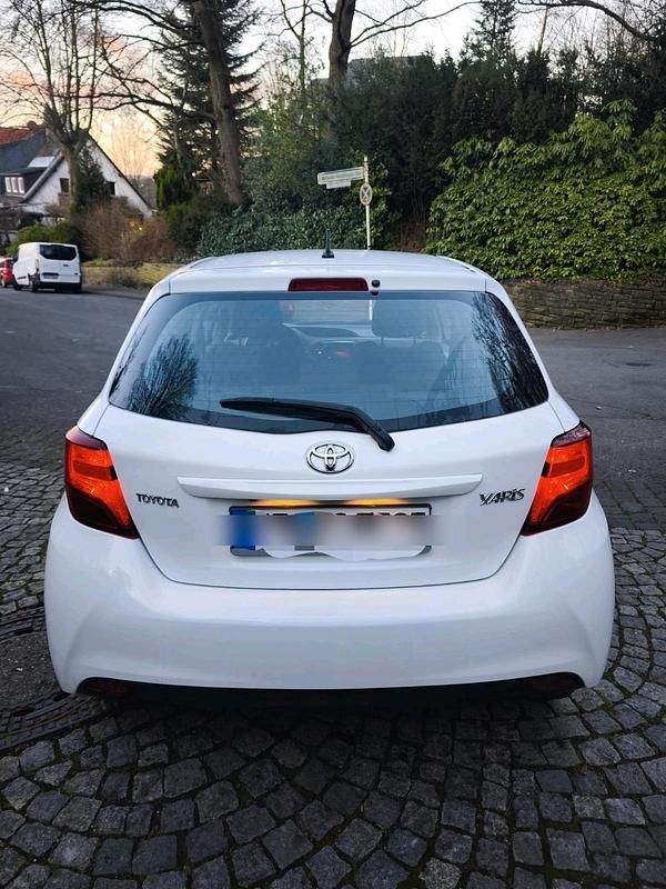 Gebraucht Toyota Yaris Edition 99 PS (72 kW) 2016 Weiß Kleinwagen