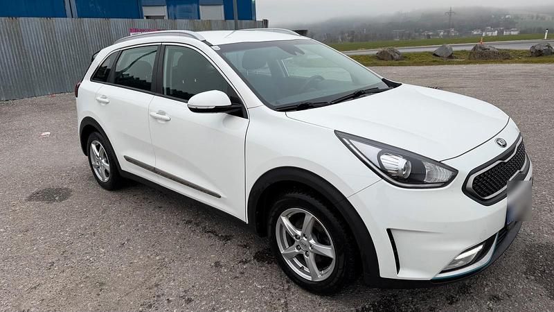 Gebraucht Kia Niro Silver 141 PS (103 kW) 2017 Weiß SUV