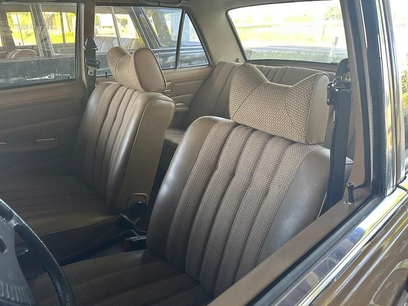 Gebraucht Mercedes W114 1975 Beige Limousine