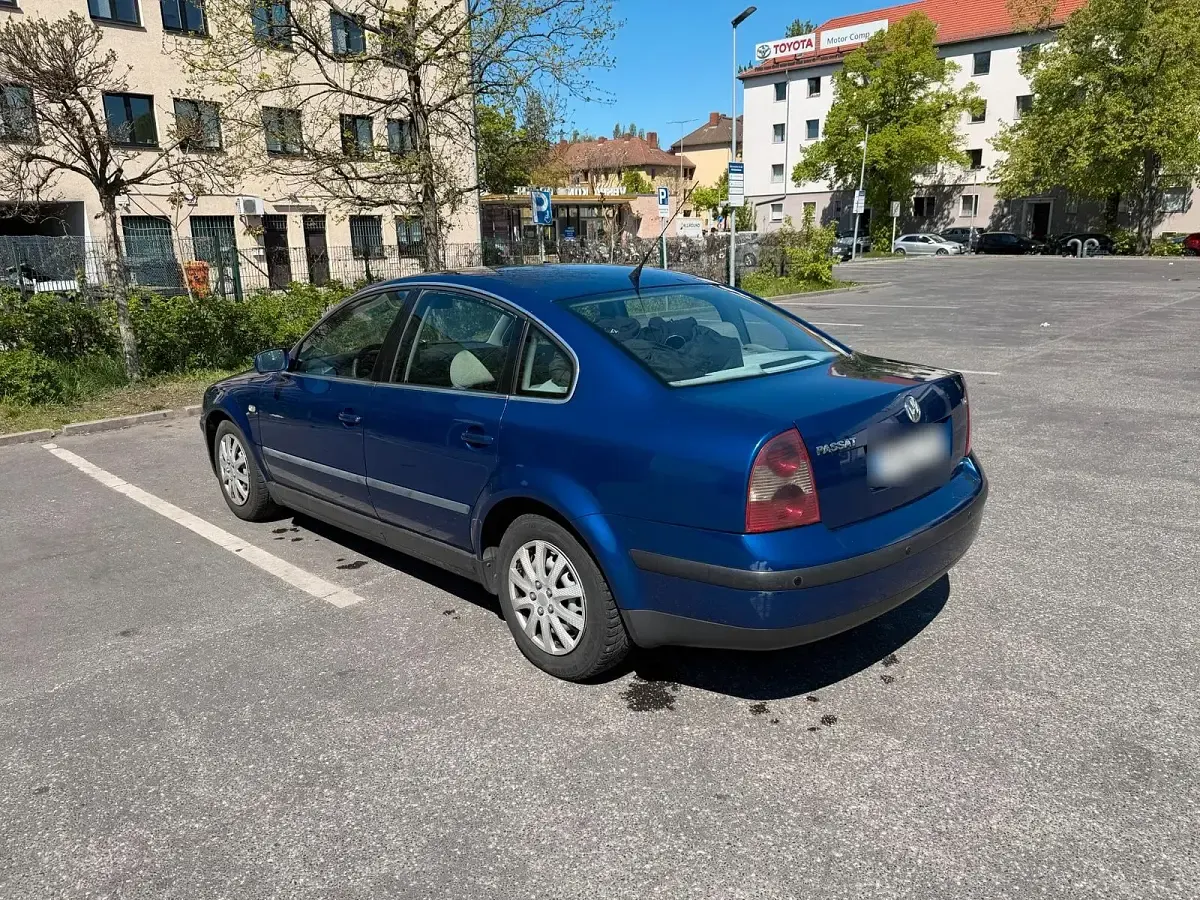 Używany VW Passat 131 KM (96 kW) 2002 Niebieski Sedan/Limuzyna
