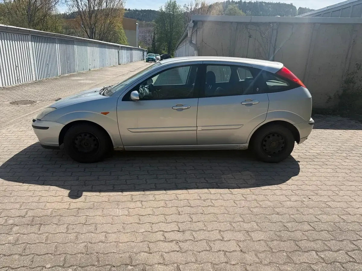 Occasion Ford Focus 100 ch (73 kW) 2003 Argent Berline