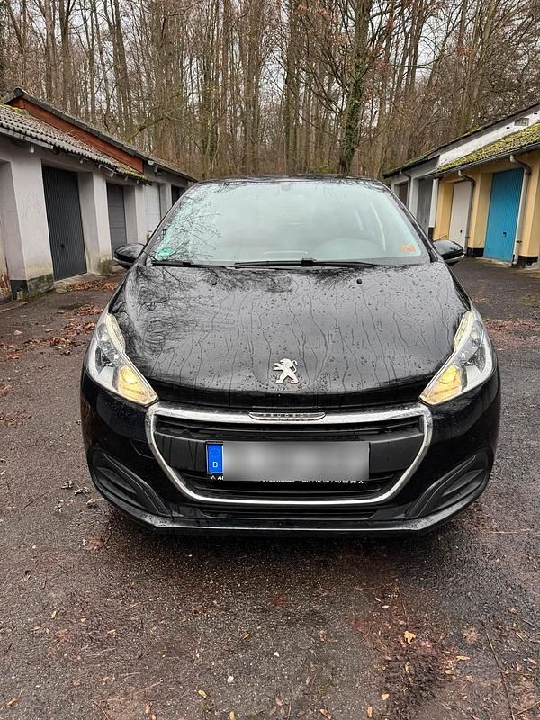 Schwarz Gebraucht 2015 Peugeot 208 Kleinwagen | 4.790 € (Fairer Preis) - Bild 1/4