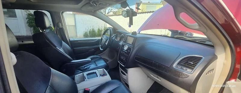 Gebraucht Chrysler Town & Country 287 PS (211 kW) 2012 Rot Van / Kleinbus