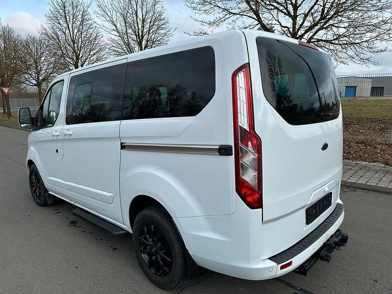 Gebraucht Ford Tourneo Titanium 170 PS (125 kW) 2016 Weiß Van / Kleinbus