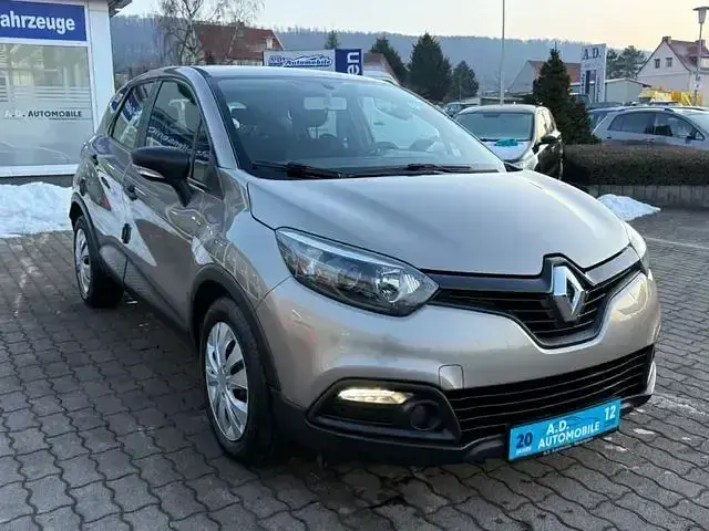 Usado Renault Captur Expression 119 CV (87 kW) 2014 Plateado SUV