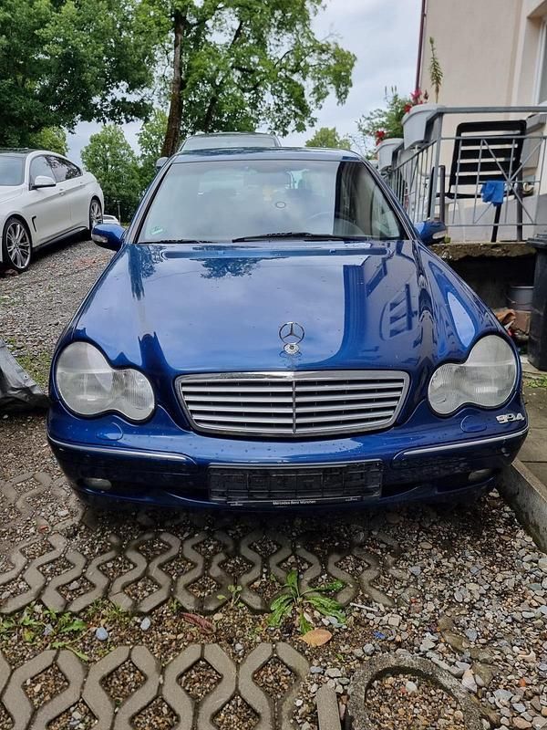 Blau Gebraucht 2001 Mercedes C240 Limousine | 2.000 € (Fairer Preis) - Bild 1/4