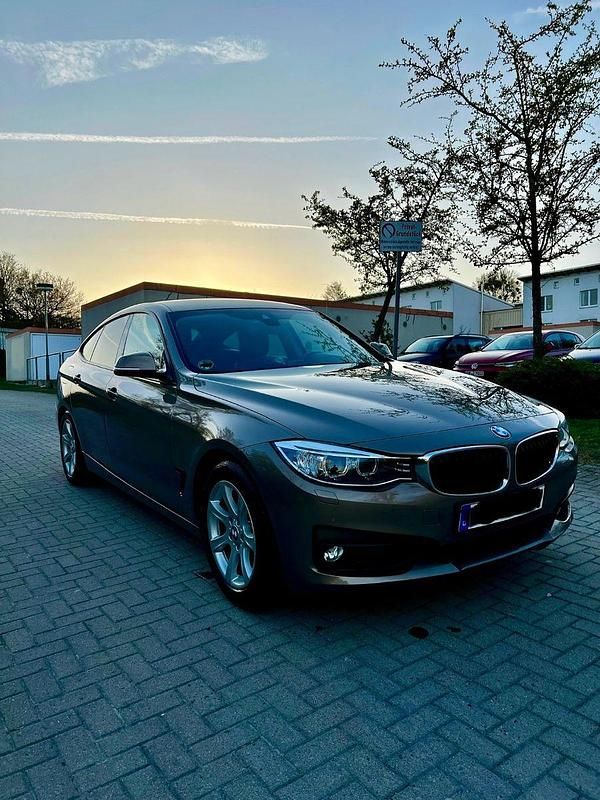 Beige Gebraucht 2015 BMW 330 Sport Line Limousine | 19.000 € (Fairer Preis) - Bild 1/4