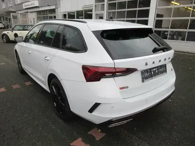 Gebraucht Skoda Octavia RS 245 PS (180 kW) 2022 Moonweiß (metallic) Kombi