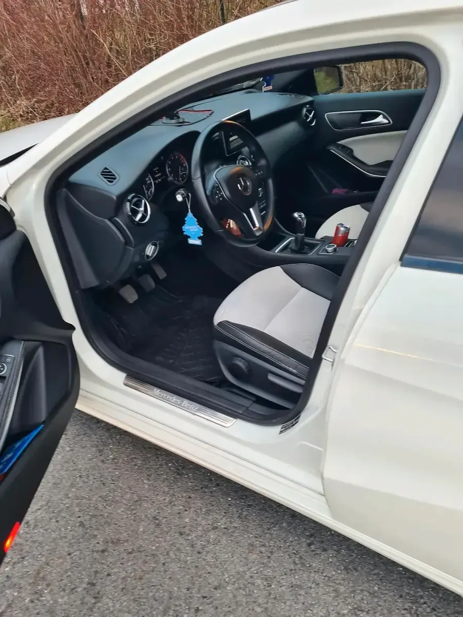 Gebraucht Mercedes A180 122 PS (89 kW) 2012 Weiß Kleinwagen
