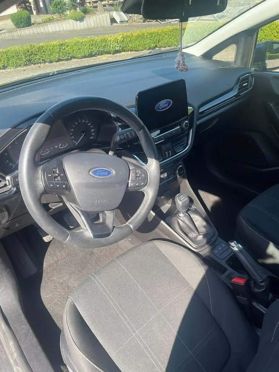 Gebraucht Ford Fiesta Cool & Connect 101 PS (74 kW) 2019 Grau Kleinwagen