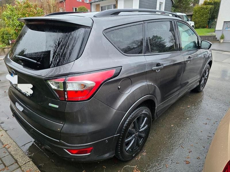 Gebraucht Ford Kuga ST-Line 150 PS (110 kW) 2018 Grau SUV