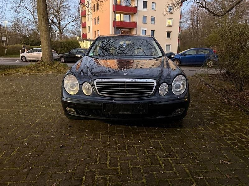 Gebraucht Mercedes E200 122 PS (89 kW) 2004 Blau Limousine