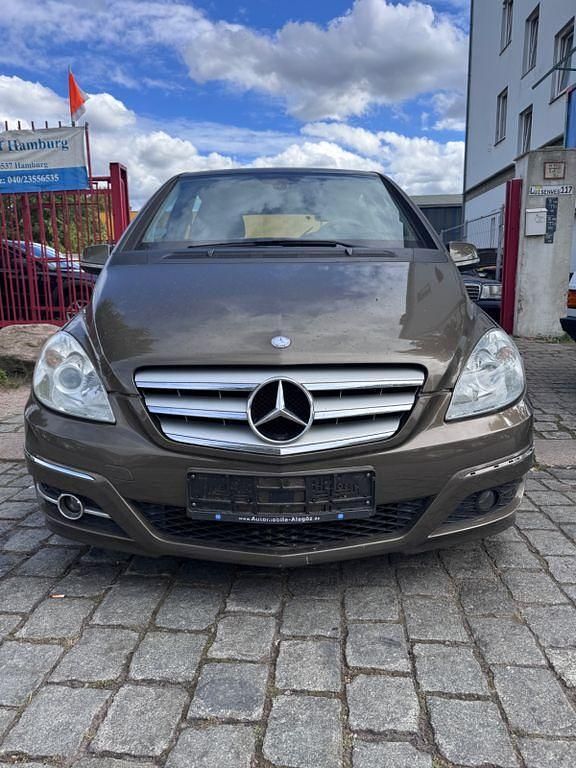 Braun Gebraucht 2008 Mercedes B180 Edition Van / Kleinbus | 1.690 € (Superpreis) - Bild 1/4