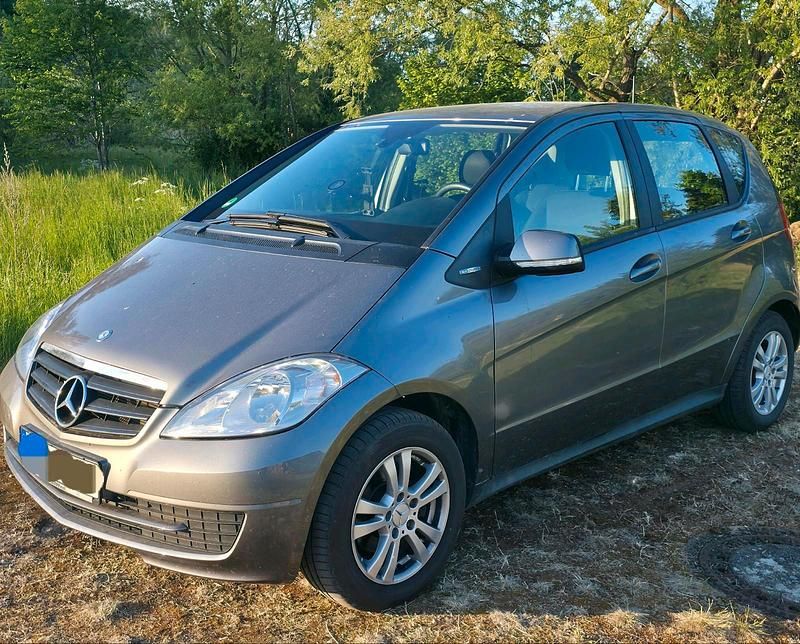 Grau Gebraucht 2010 Mercedes A160 Limousine | 5.799 € (Etwas zu teuer) - Bild 1/4