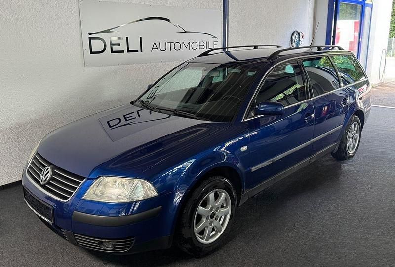 Blau Gebraucht 2002 VW Passat Family Kombi | 1.590 € (Fairer Preis) - Bild 1/4