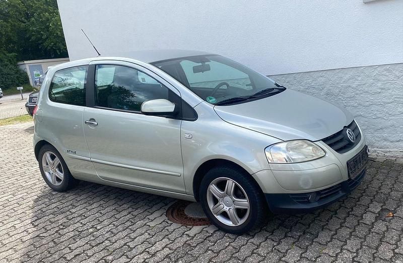 Usata VW Fox Style 75 CV (55 kW) 2010 Oro Utilitaria