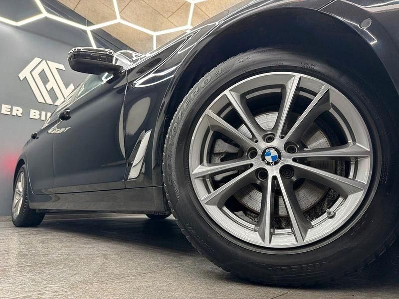 Gebraucht BMW 520 Performance 190 PS (139 kW) 2022 Schwarz Kombi