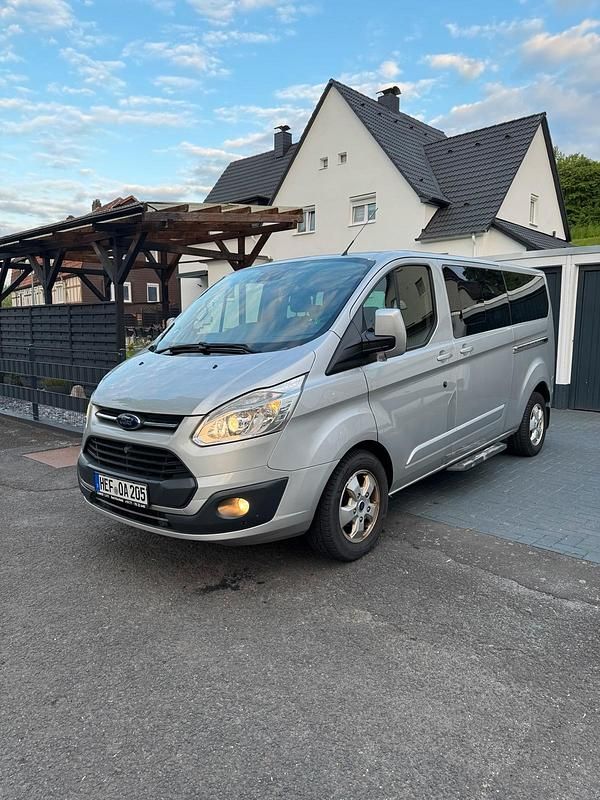 Grau Gebraucht 2016 Ford Tourneo Custom Van / Kleinbus | 14.800 € (Teuer) - Bild 1/4