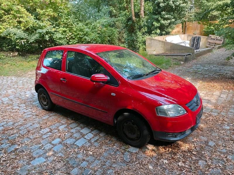 Rot Gebraucht 2007 VW Fox Kleinwagen | 400 € (Superpreis) - Bild 1/4