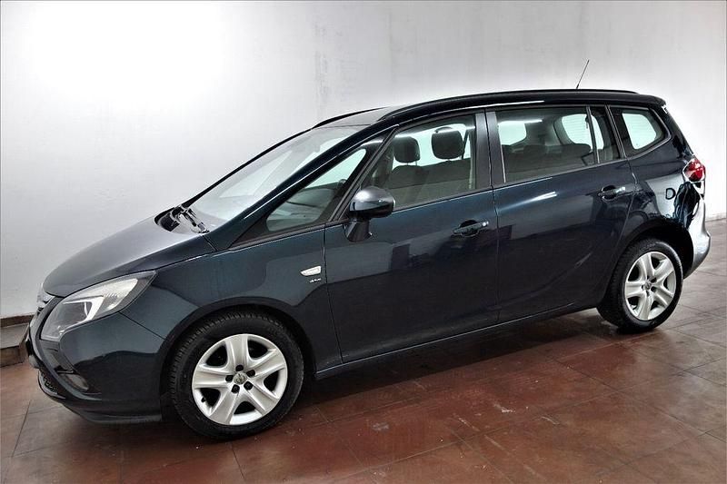 Grün Gebraucht 2015 Opel Zafira Tourer drive Van / Kleinbus | 7.999 € (Guter Preis) - Bild 1/4