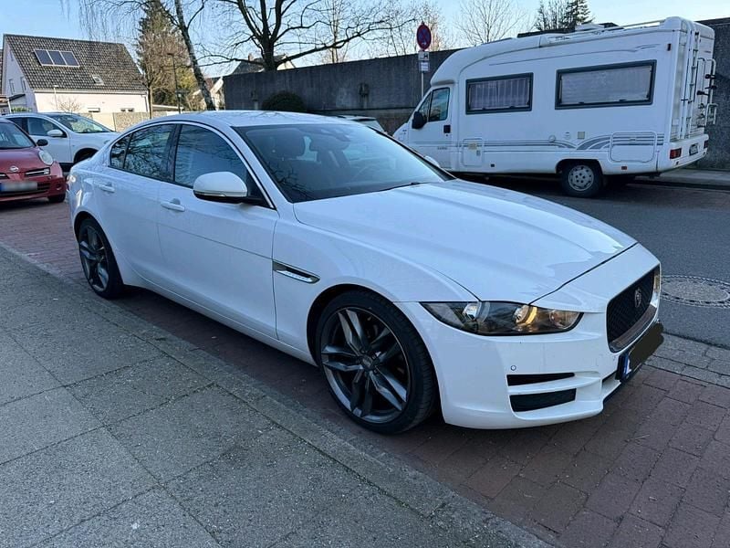 Gebraucht Jaguar XE 180 PS (132 kW) 2016 Weiß Limousine