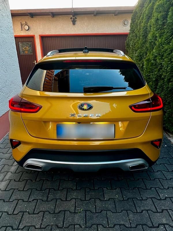 Używany Kia XCeed Launch Edition 204 KM (150 kW) 2019 Złoty SUV